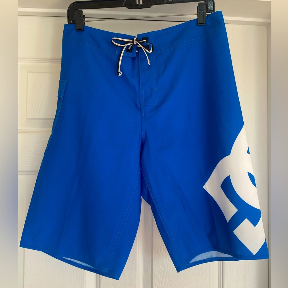 NWOT Men’s DC Logo Swim Trunks in Size 32